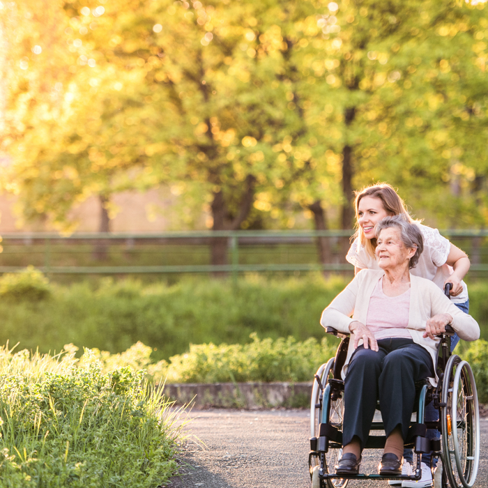 Ventajas de las sillas de ruedas plegables para personas con movilidad reducida