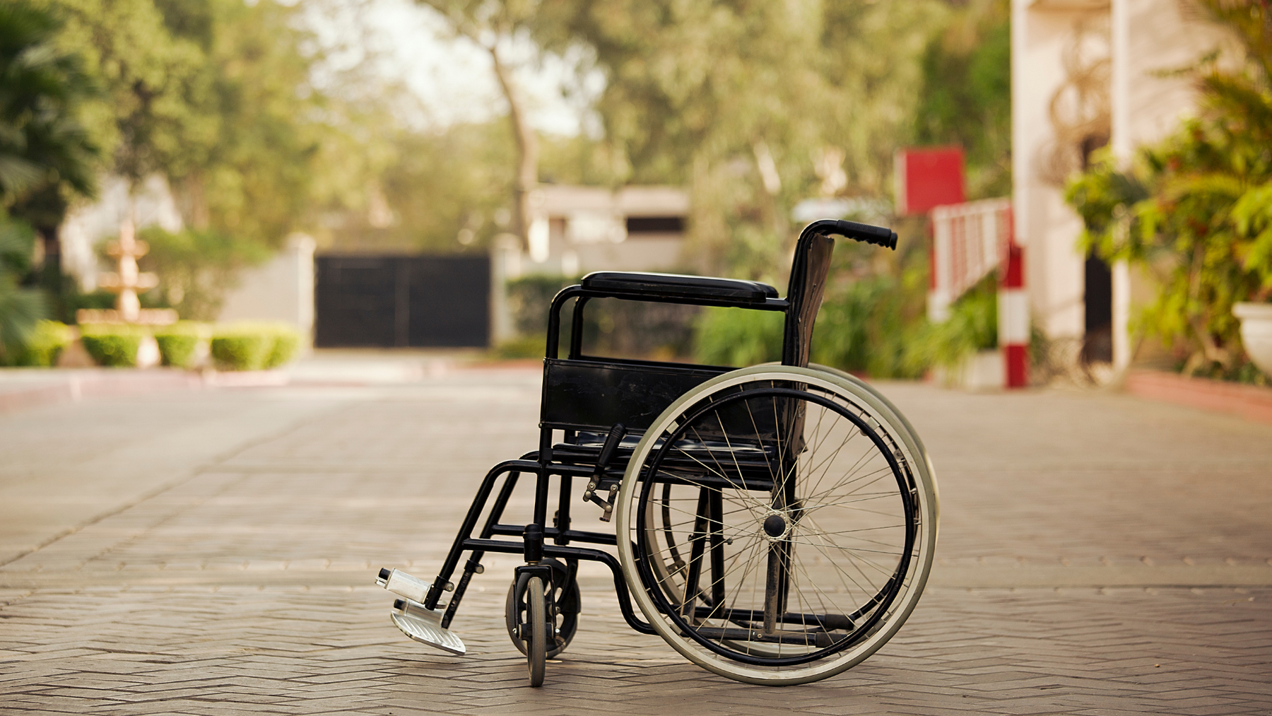 Una silla de ruedas manual para exteriores