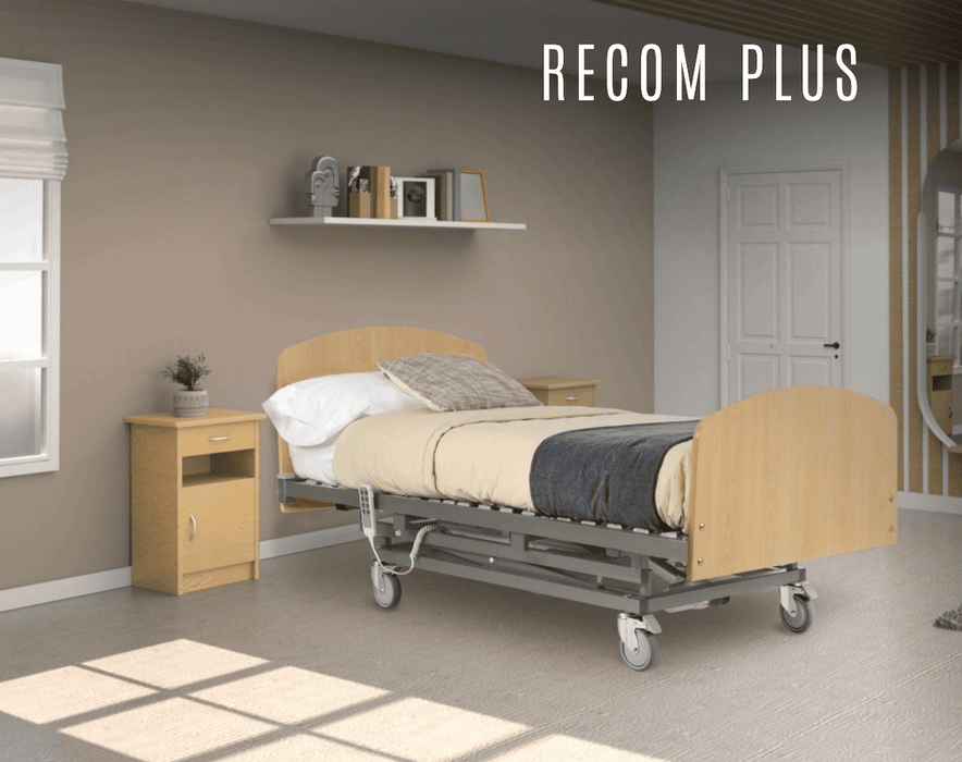 Cama articulada Recom Plus instalada en habitación para personas mayores