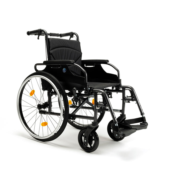 Silla de ruedas con respaldo reclinable plegable y barra de empuje