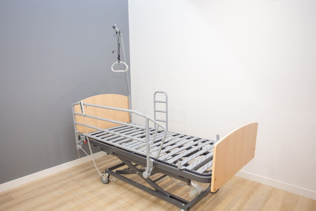 Cama articulada eléctrica de somier 90cm + colchón viscoelástico + cabecero + piecero + carro elevador + barandillas plegables
