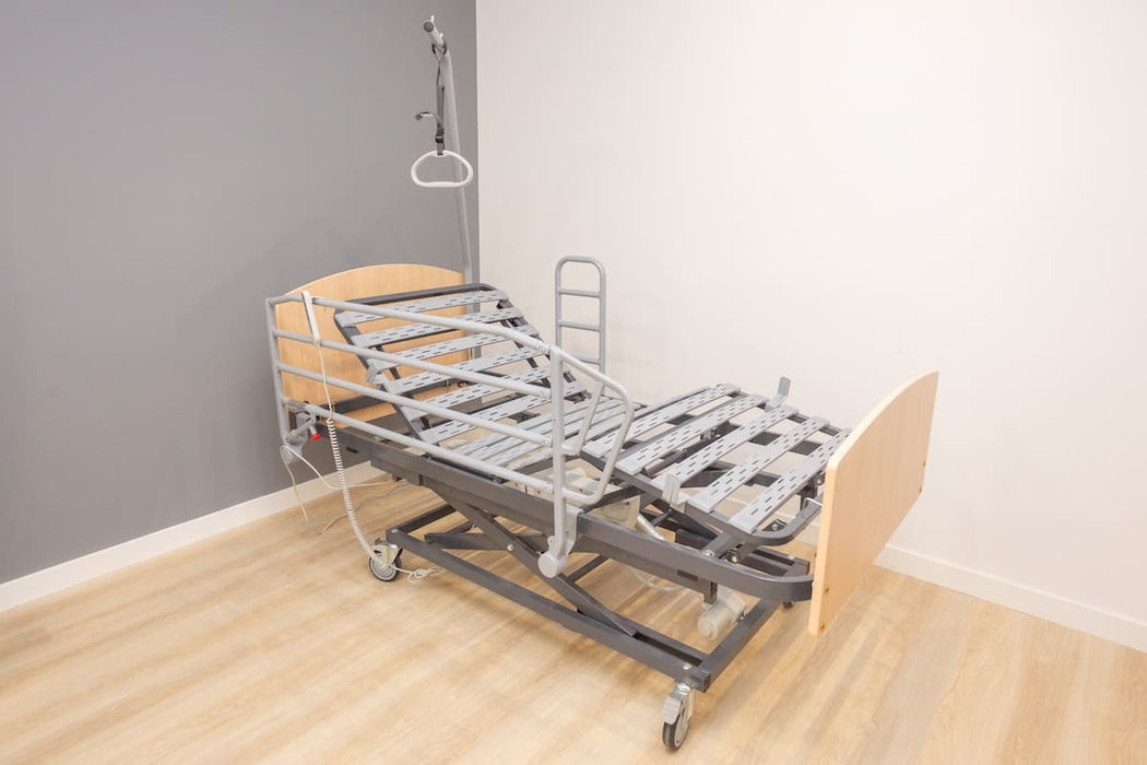 Cama articulada eléctrica de somier 90cm + colchón viscoelástico + cabecero + piecero + carro elevador + barandillas plegables