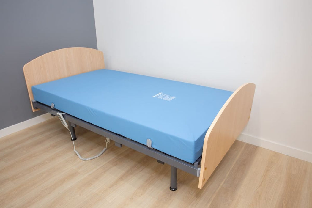 Cama articulada eléctrica de somier 105cm y colchón de poliuretano + cabecero + piecero + patas niveladoras + barandillas plegables