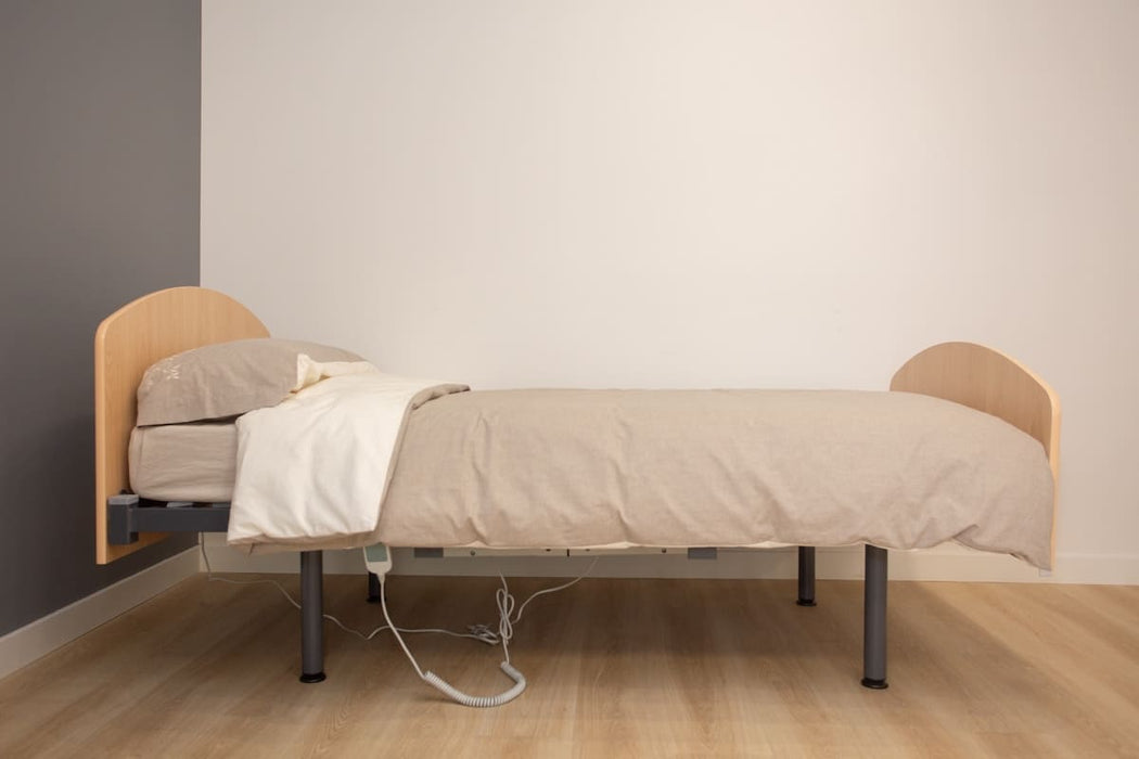 Cama articulada sanitaria eléctrica con 4 barras en la base con somier de madera
