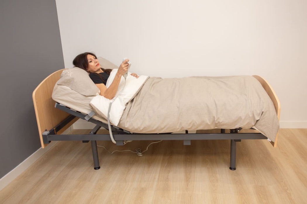 Cama articulada eléctrica de somier 105cm y colchón de poliuretano + cabecero + piecero + patas niveladoras + barandillas plegables