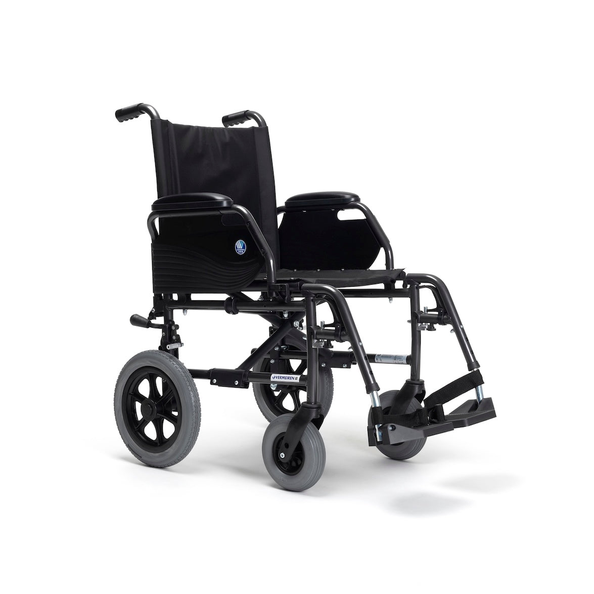 Silla de ruedas con reposabrazos y reposapiés extraíbles y altura regulable