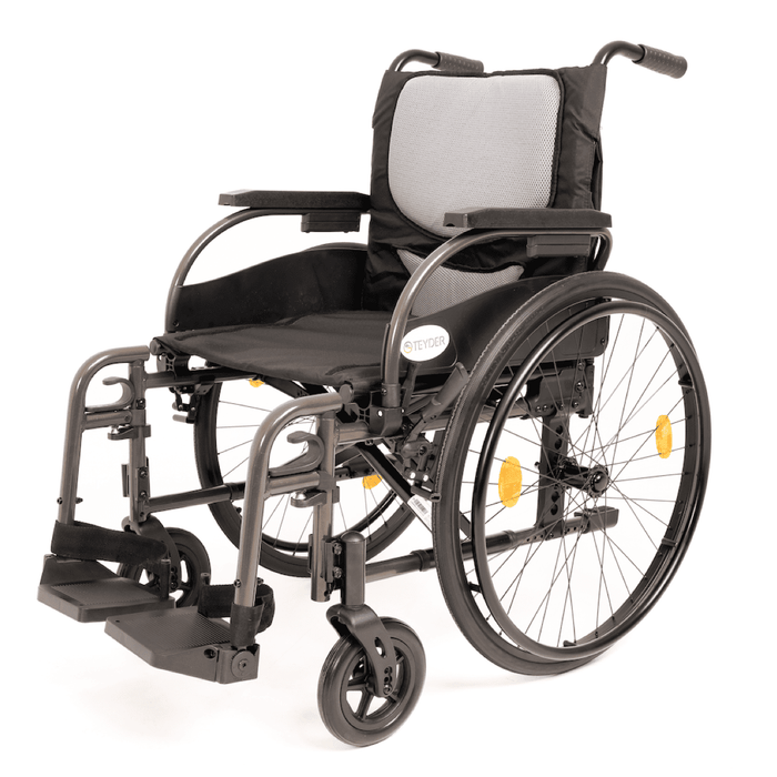 Silla de ruedas de aluminio con respaldo regulable con eje de liberación rápida