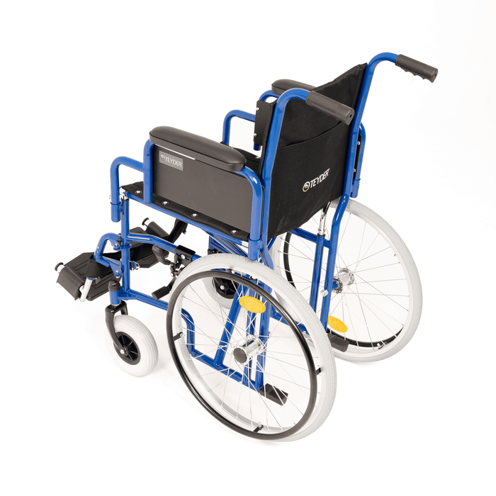 Silla de ruedas de acero plegable de ancho total 51-53cm y ruedas macizas