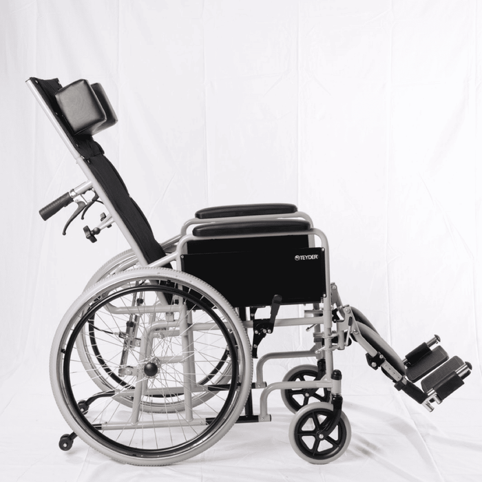 Silla de ruedas con respaldo reclinable y reposapiés elevables con tapizado de Nylon