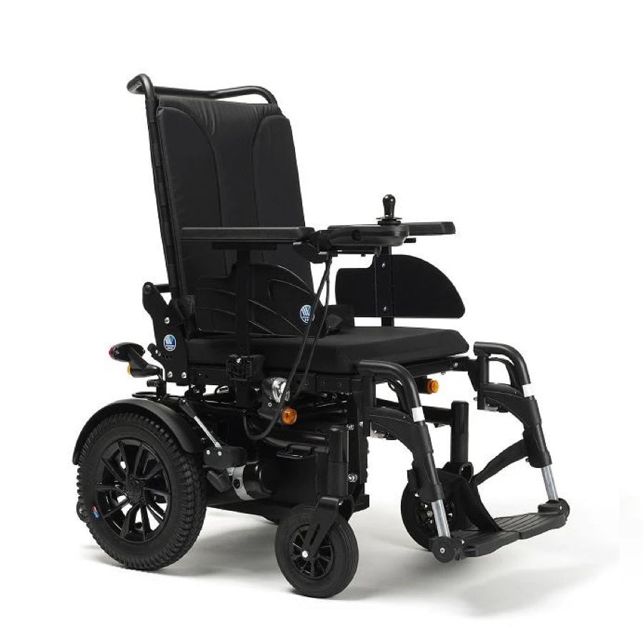 Silla de ruedas electrónica de máxima maniobrabilidad para espacios reducidos con tracción trasera