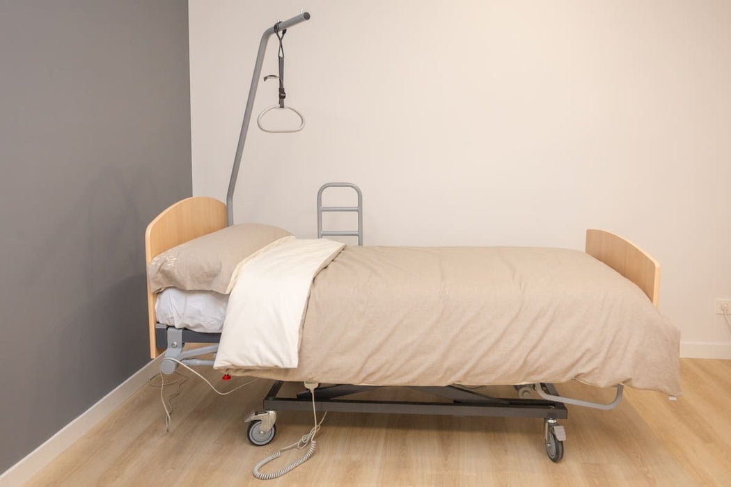 Cama articulada plus eléctrica de somier 90cm + colchón de poliuretano + cabecero + piecero + carro elevador + barandillas plegables