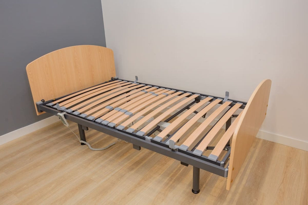 Cama articulada eléctrica de somier 105cm y colchón de poliuretano + cabecero + piecero + patas niveladoras + barandillas plegables