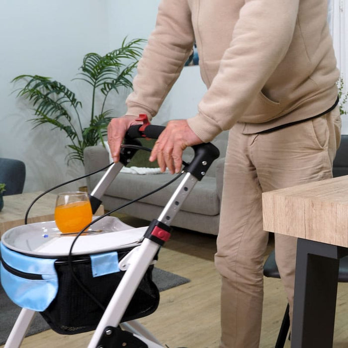 Andador de interior con bandeja ideal para espacios estrechos con barra de freno