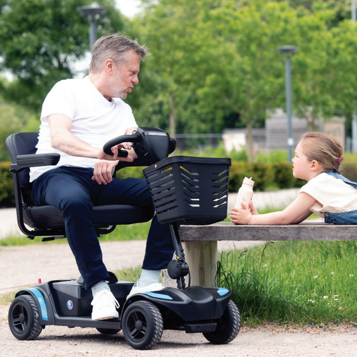 Scooter eléctrico desmontable para transporte con asiento giratorio 360º