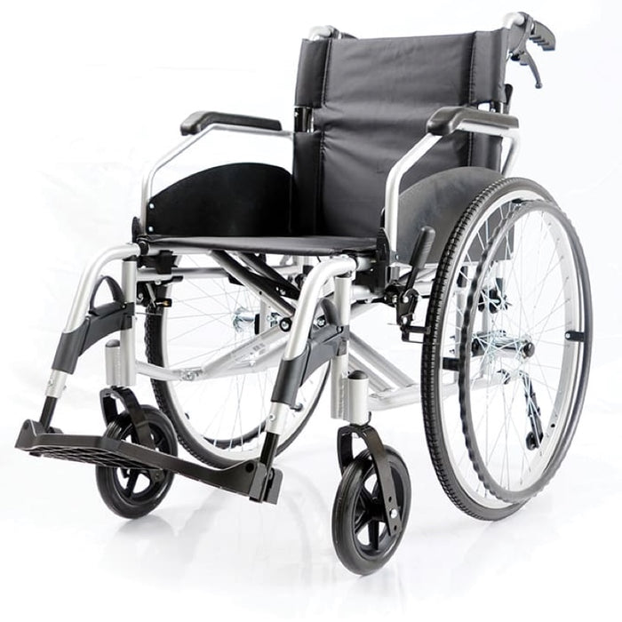 Silla de ruedas plegable con frenos de acompañante y ruedas antivuelco MouvLight