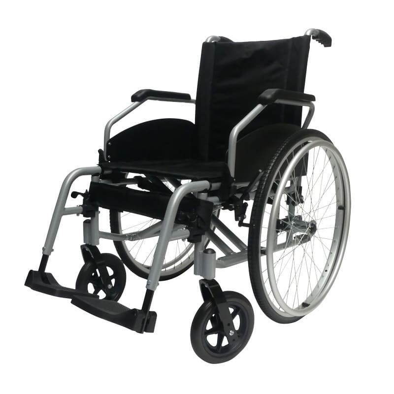 Silla de ruedas robusta con reposabrazos abatibles y ruedas de 24" con eje desmontable rápido