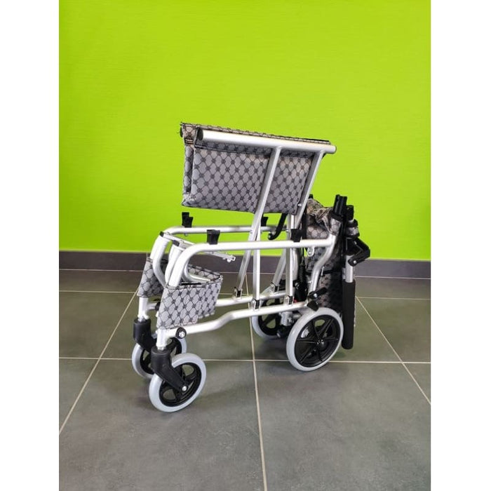 Silla de transferencia Air plegable con freno de acompañante para entornos abiertos
