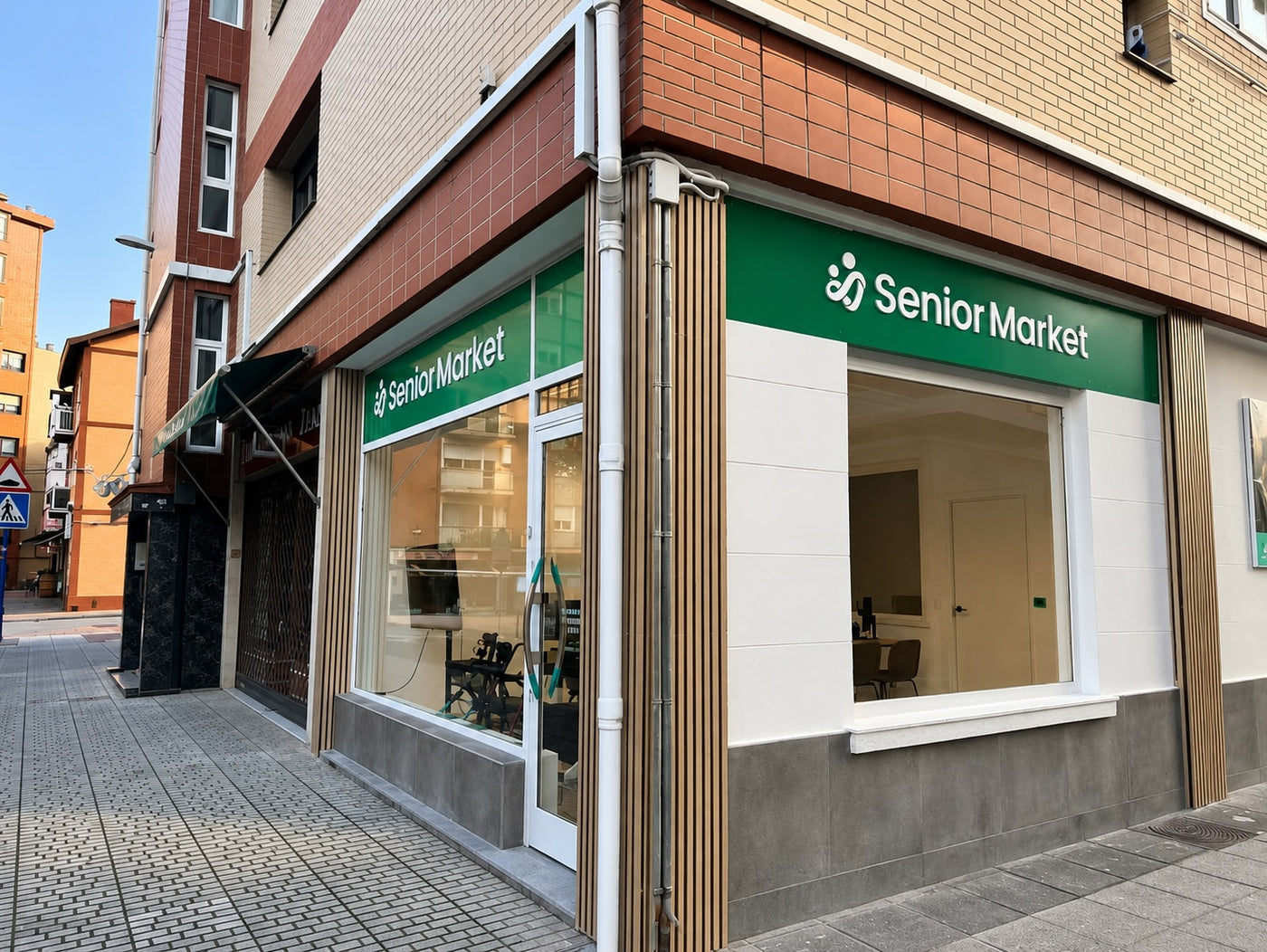 Exterior de la tienda Senior Market Bilbao