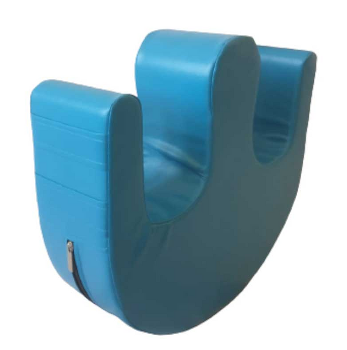 Cojín volteador para cama mostrando sus asas laterales y su funda de polipiel.