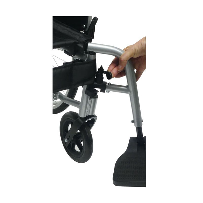 Silla de ruedas robusta con reposabrazos abatibles y ruedas de 24" con eje desmontable rápido